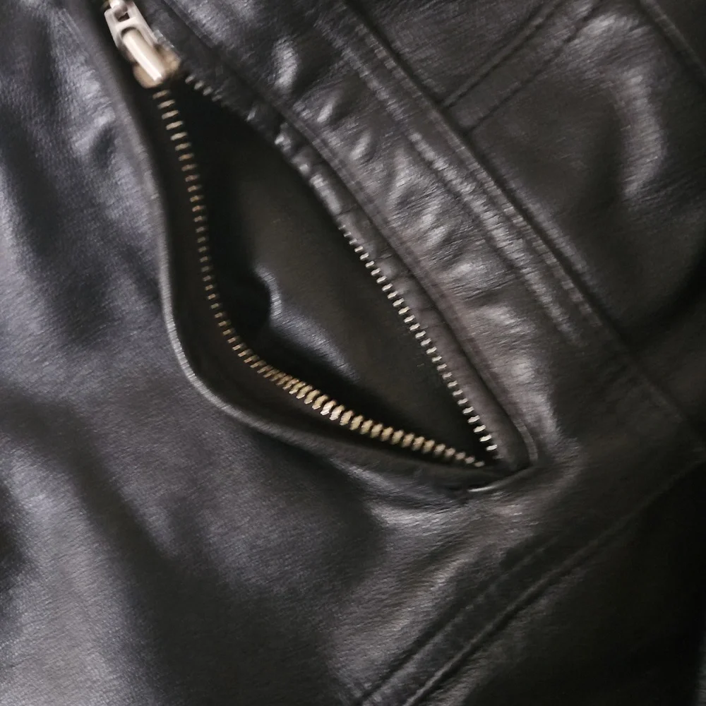 Leather jacket - Picture 4 of 10